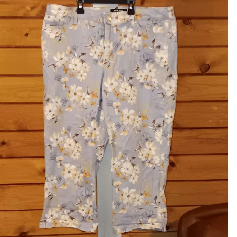 Nine West size 16 Chrystie Capri blue floral print denim capris - Picture 1 of 4